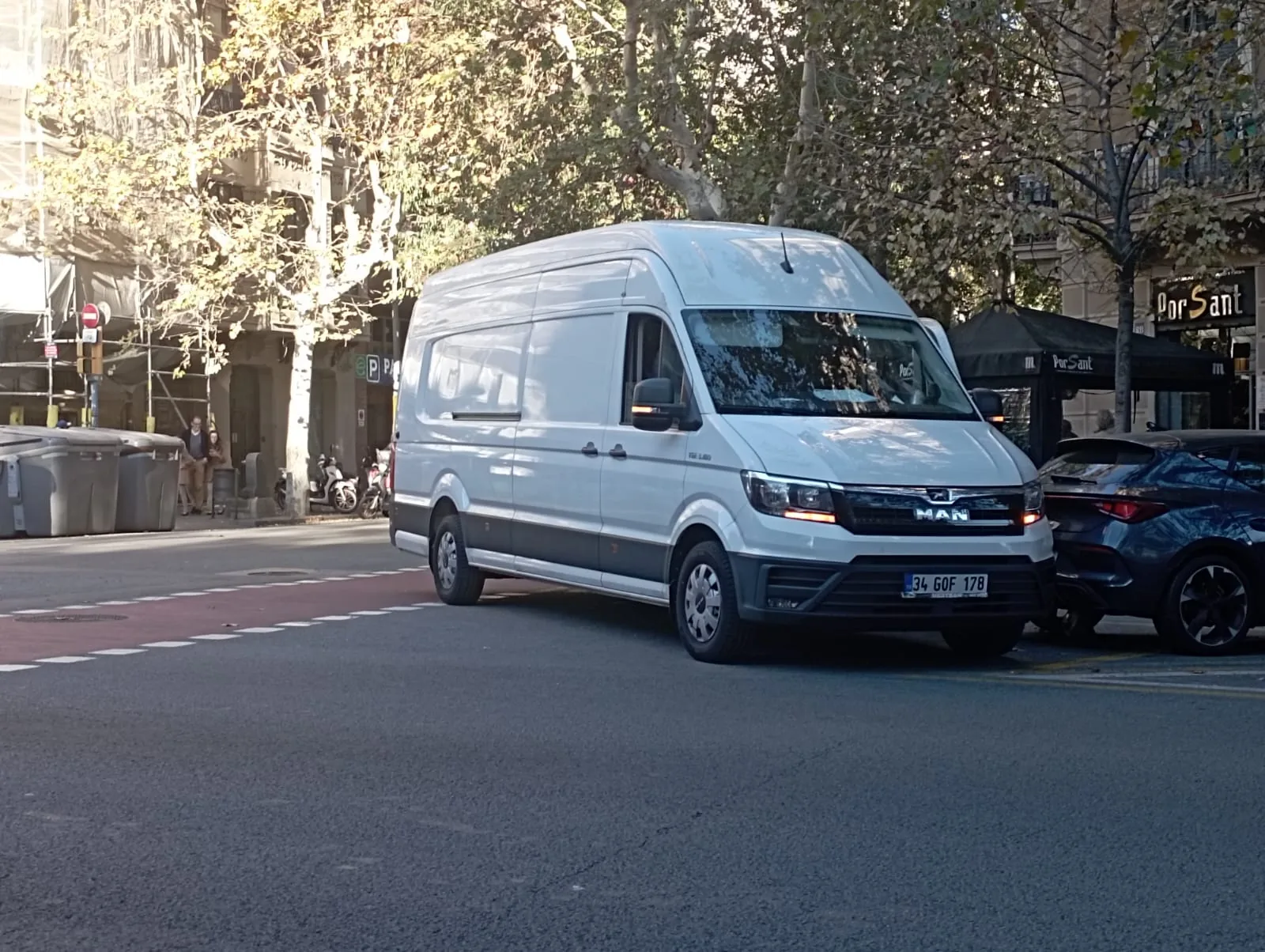 GüvenExpress delivery van in an urban express operation